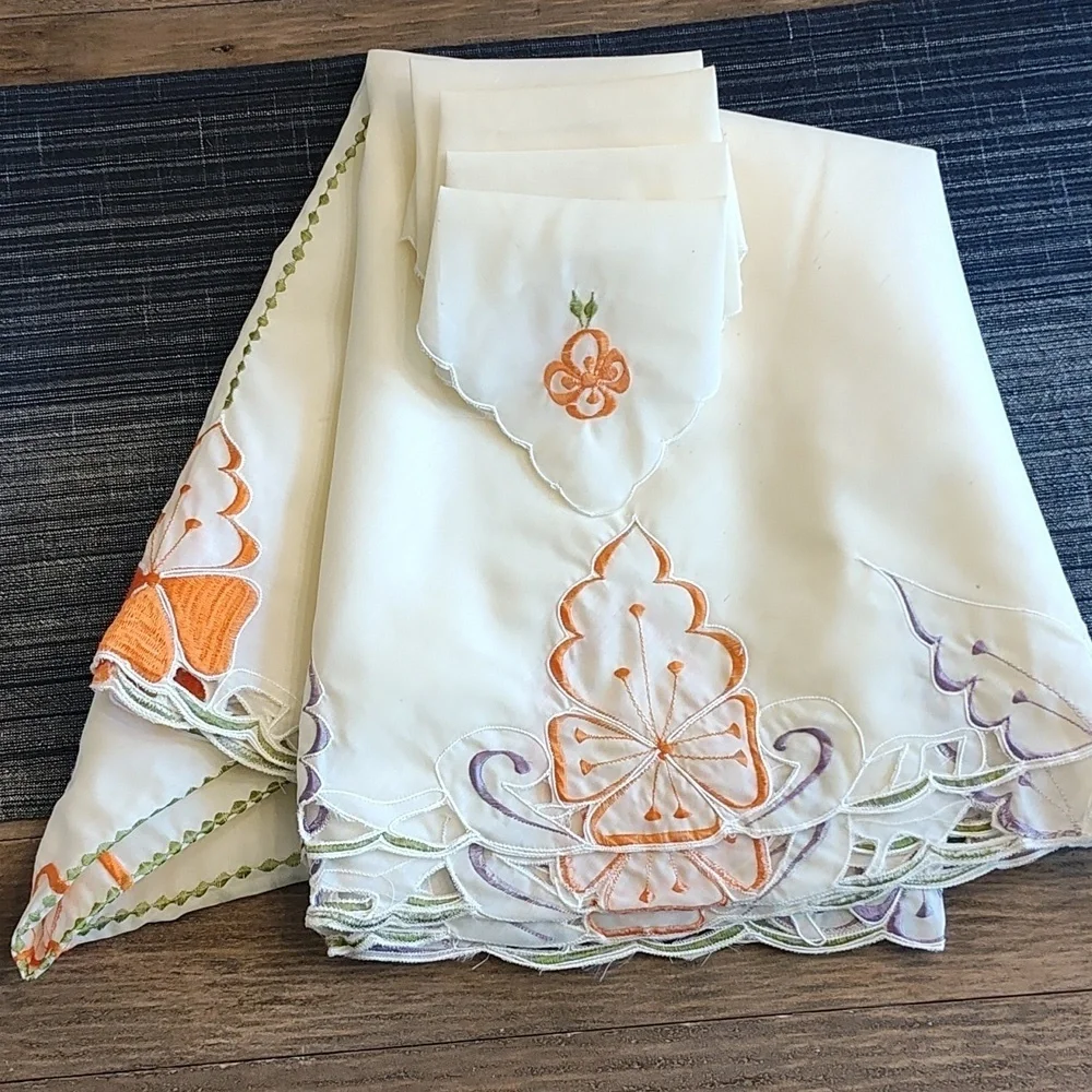 NEW Vintage HAND MADE Embroidered Tablecloth SET